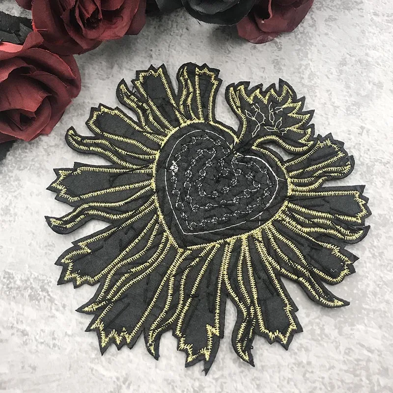 Grandi fiori Applique amore cuore ricamo Patch per abbigliamento motivo carino cucire toppe distintivi fai da te decorazione indumento