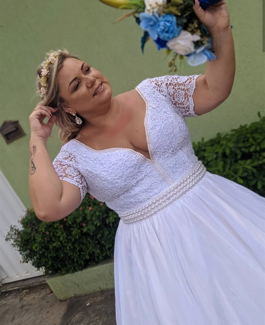 Abito da sposa di lusso Plus Size lunghezza del pavimento manica corta abito da sposa in Chiffon con perle grandi donne spose affascinante scollo a v da spiaggia