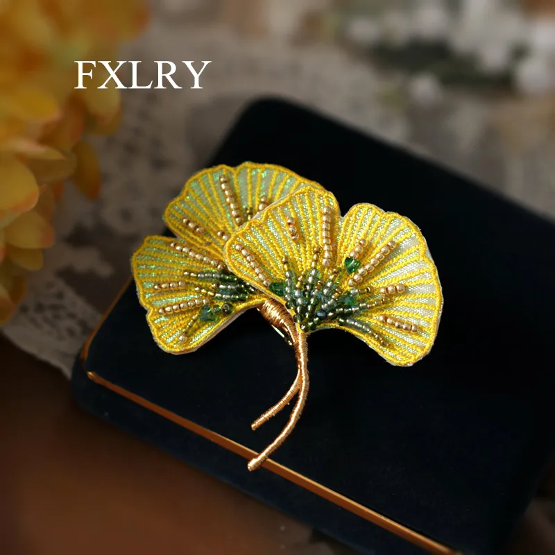 

FXLRY Original Handmade Gingko Leaf Brooch Autumn And Winter Vintage Embroidery Brooch Decorative Accessories