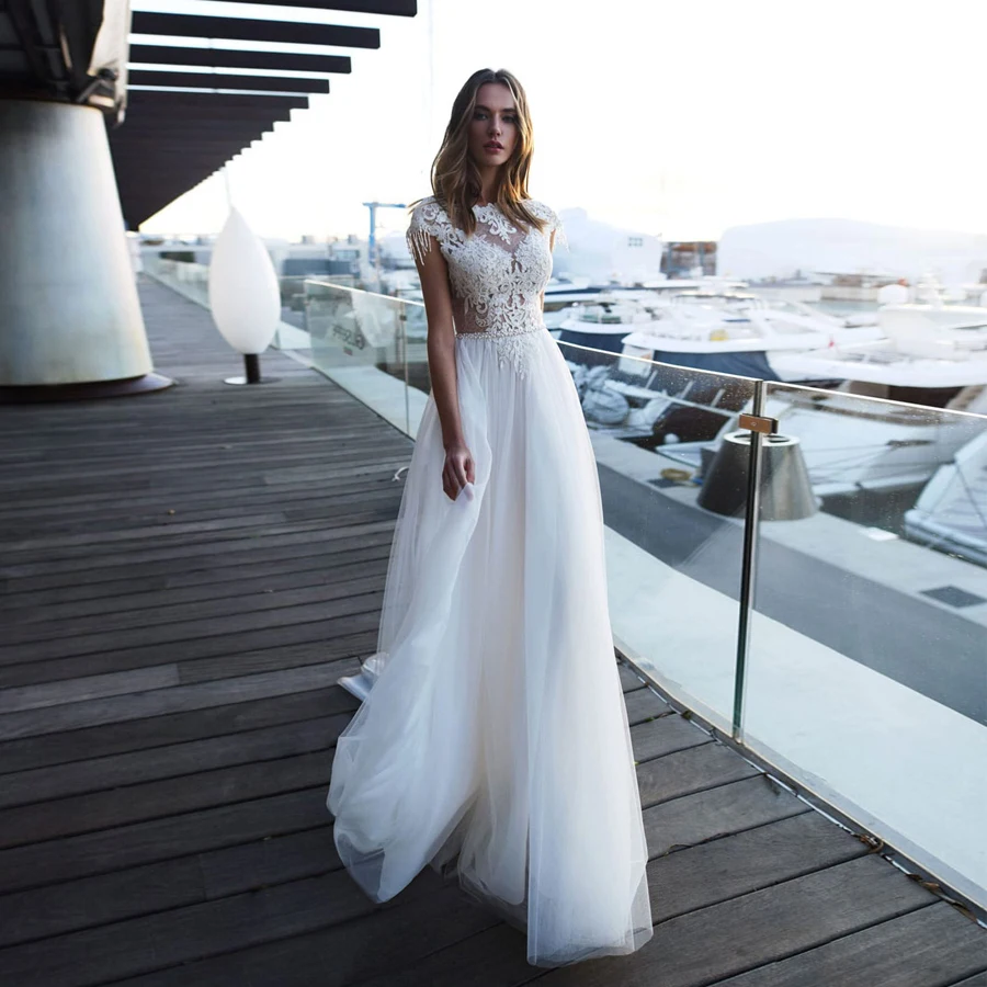 

Chic Tulle Bateau Neckline A-line Wedding Dresses With Chains Lace Appliques Beach Wedding Gowns Bridal Dresses