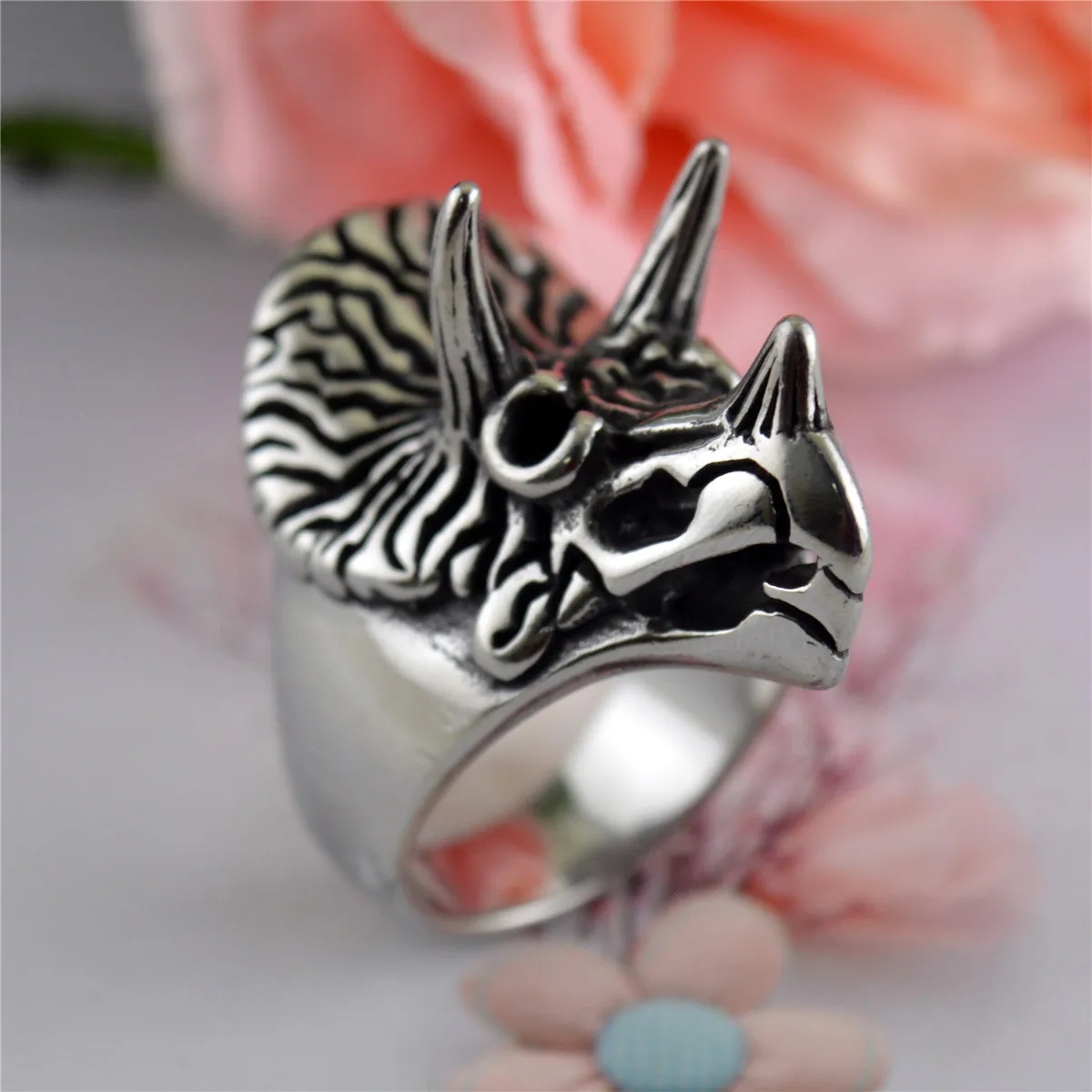 Domineering 316L Stainless Steel Stegosaurus Rings for Motorcycle Party Women Men's Finger Ring Wedding Rings Punk Jewelry Gifts