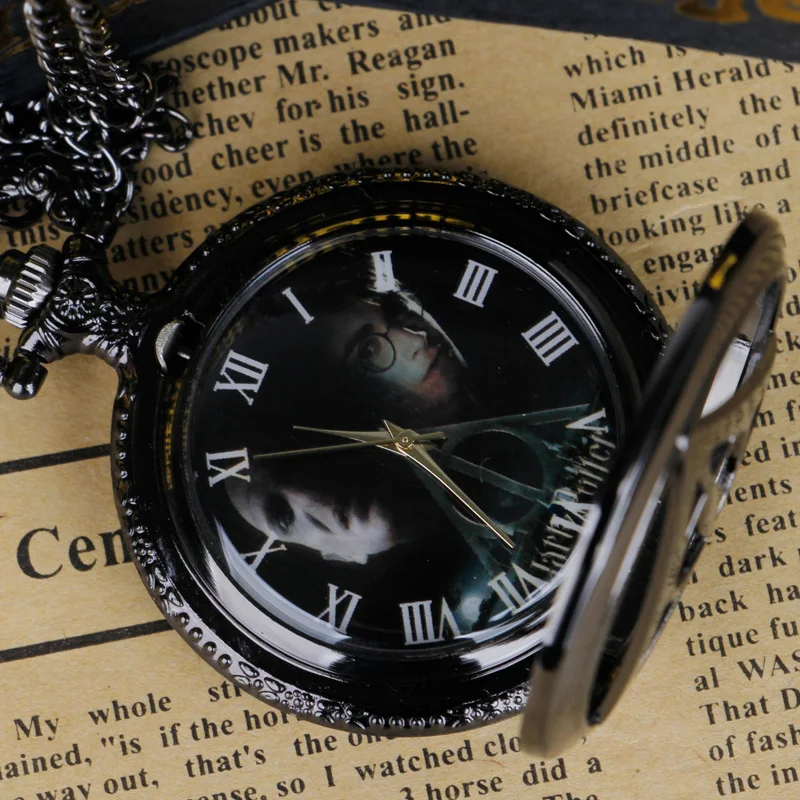 Reloj de bolsillo de cuarzo para hombre, pulsera con colgante, triángulo hueco mágico clásico, Unisex