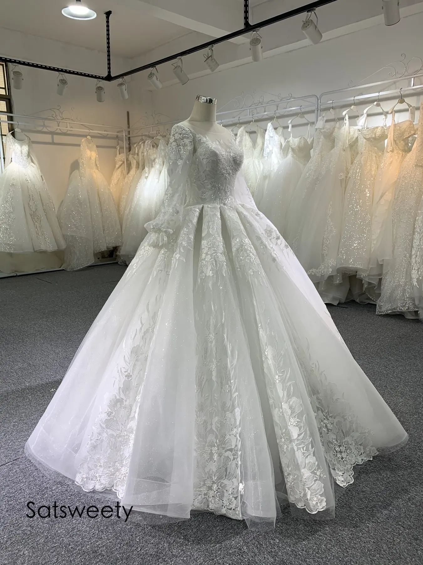 Luxury Beaded Wedding Dress 2022 Shiny Ball Gown Long Sleeves Bridal Dresses Customized Vestido de Noivas