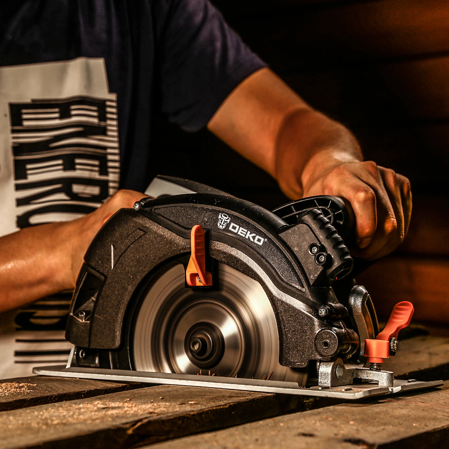 DEKO DKCS1600 Circolare Seghe Utensili Elettrici Con lama, polvere di Passaggio, Impugnatura supplementare, ad alta Potenza e Multi-funzione di Taglio Machin