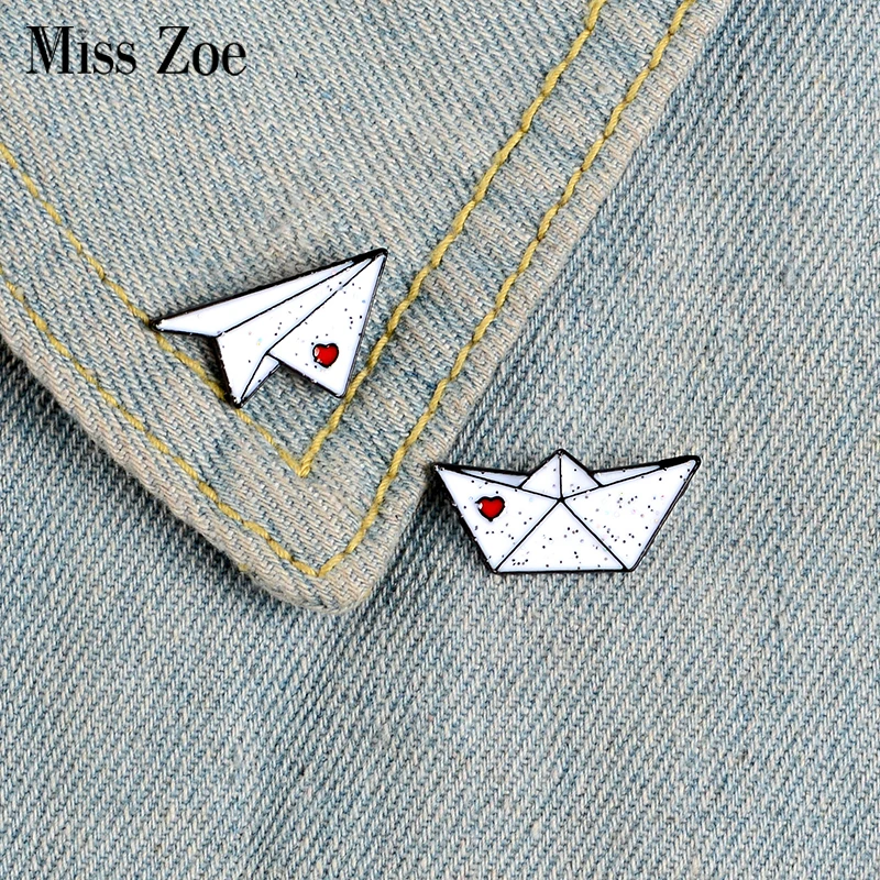 Paper plane Boat Enamel Pins Custom Love Brooches Lapel Pin Shirt Bag Aircraft Ferry Badge Mini Jewelry Gift For Kids Friends