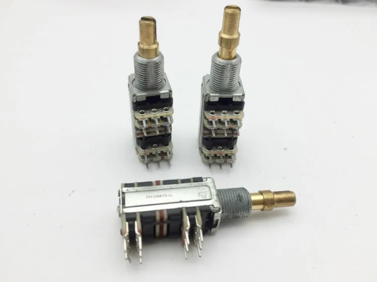 

Оригинальный новый 100% RD12 C100K * 4, двухтактный потенциометр, длина вала 20 мм с центральной точкой (ПЕРЕКЛЮЧАТЕЛЬ)