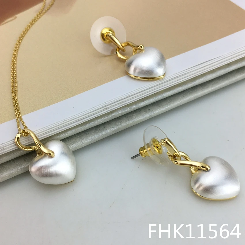 

Yuminglai Costume Jewelry Fine Jewelry Pendant with Earrings for Women FHK11564