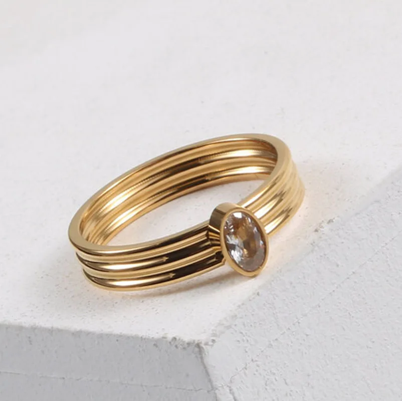 สแตนเลสสตีลสีทองแหวนผู้หญิงสามชั้นรูปไข่Zirconงานแต่งงานแหวน