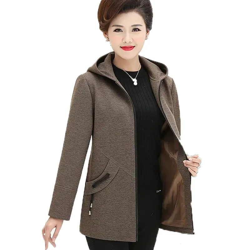 Mother Wear Jacket 2023 New Middle-Aged Elderly Coat Women\'s Windbreaker Spring Autumn Outerwear Tops 4XL Female Coat