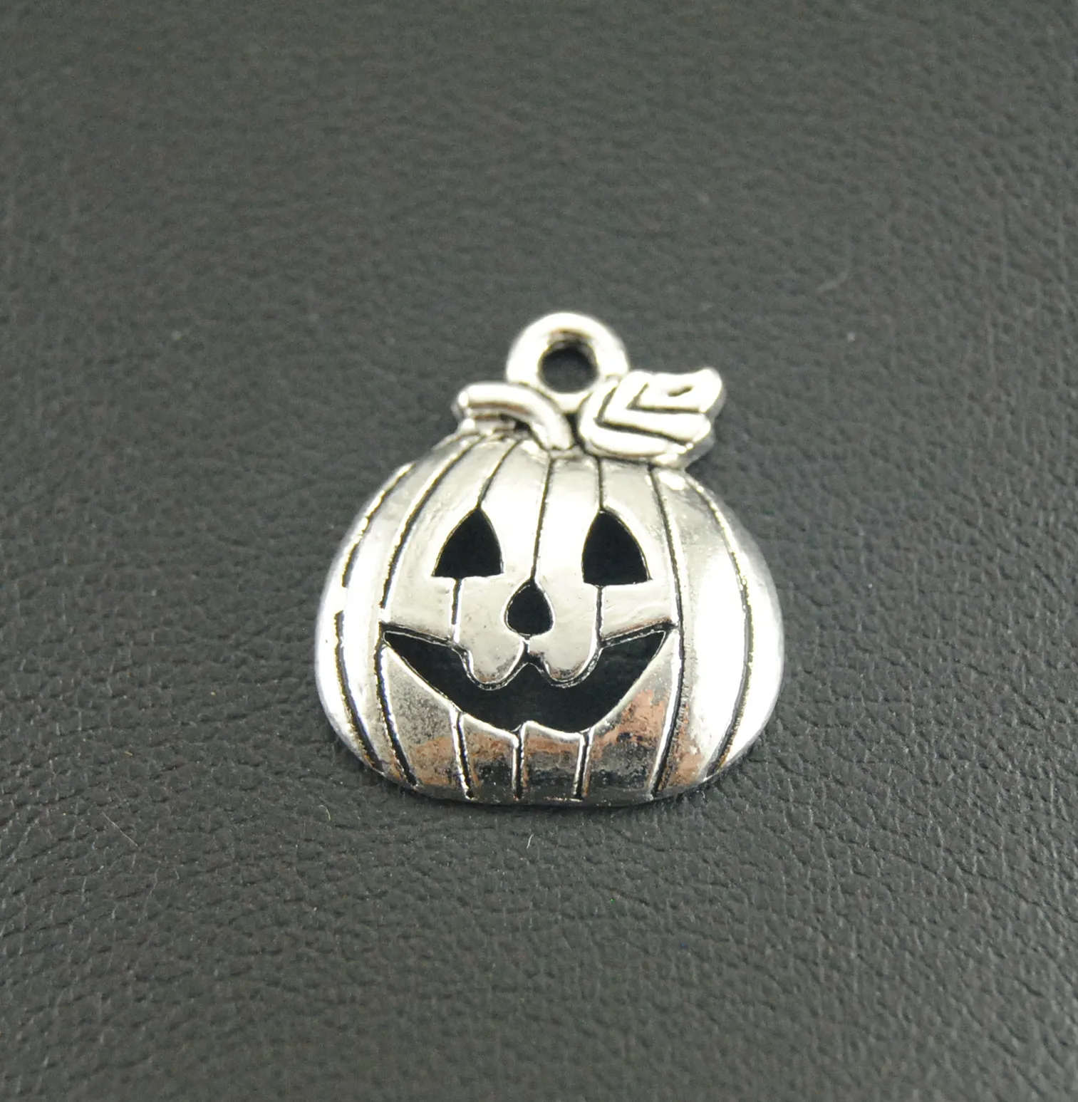 50 pcs  Metal Alloy  Halloween  Silver Color Pumpkin Charms Pendants Smile Pumpkin Jewelry Charms 19x16mm A277