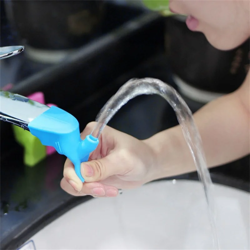 Estensori del rubinetto del lavandino di estensione del rubinetto dell'acqua del Silicone elastico dispositivo di lavaggio dei bambini estensore della guida del rubinetto del lavandino della cucina del bagno