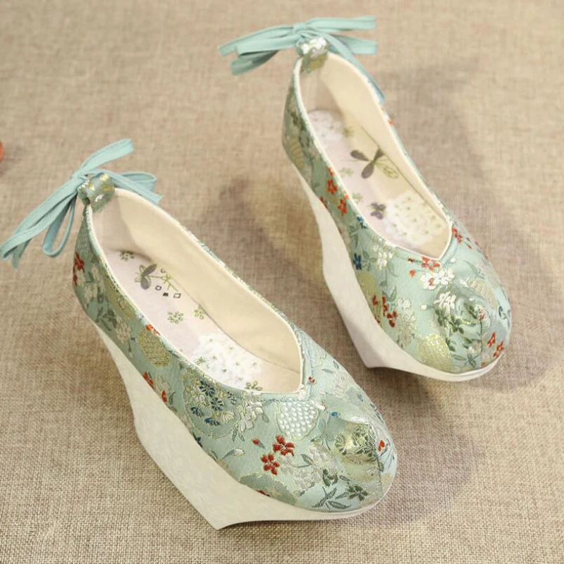 

Traditional Chinese Hanfu Shoes Ancient Women Heels Ankel Bandage Embroidered Satin Lolita Princess Costume Dance Boot Platforms