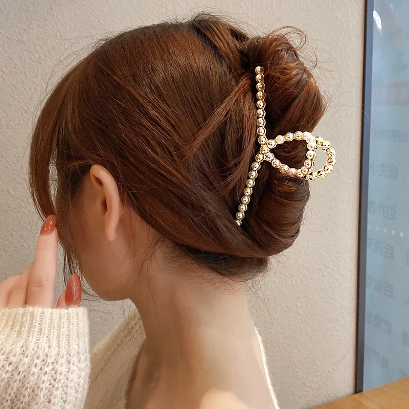 Korean Oversize Pearl Hair Claws Hair Accessories Fashion Barrettes Hair Clips Geometric Hollow Hairpins Girls Hairgrip Headwear