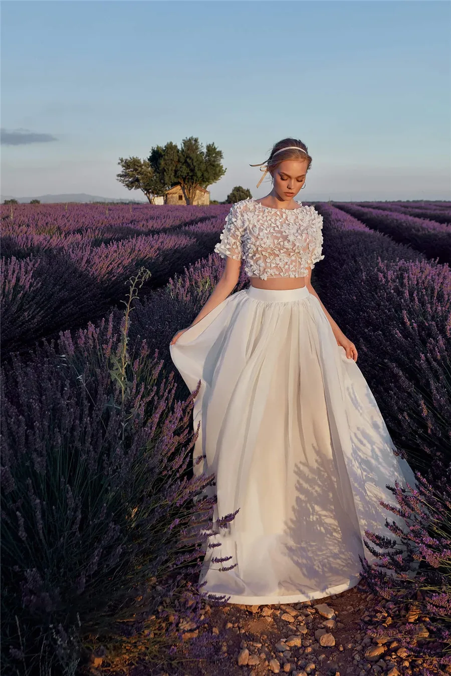 Boho Due pezzi Abito da sposa O-Collo 3D Applicazioni di pizzo Chiffon Manica corta Paese Vestido Abiti da sposa Lunghezza pavimento Personalizzato