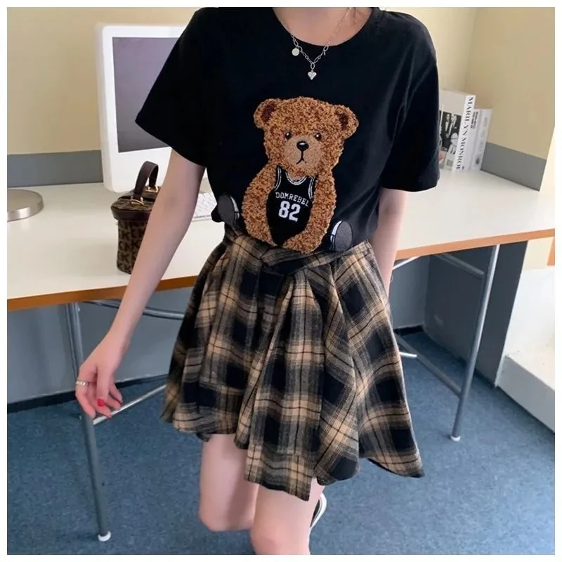 Sommer frauen Rock Und Top Set Bär Cartoon Schwarz Kurzarm T-Shirt Plaid Rock Anzug Mode Lose Ästhetischen