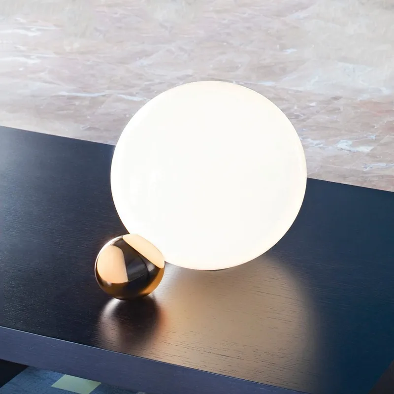 Nordic Glass Ball White Table Lamp Simple Golden Hardware Bedroom Living room Bedside Decoration LED E14 Lighting Desk Lamp