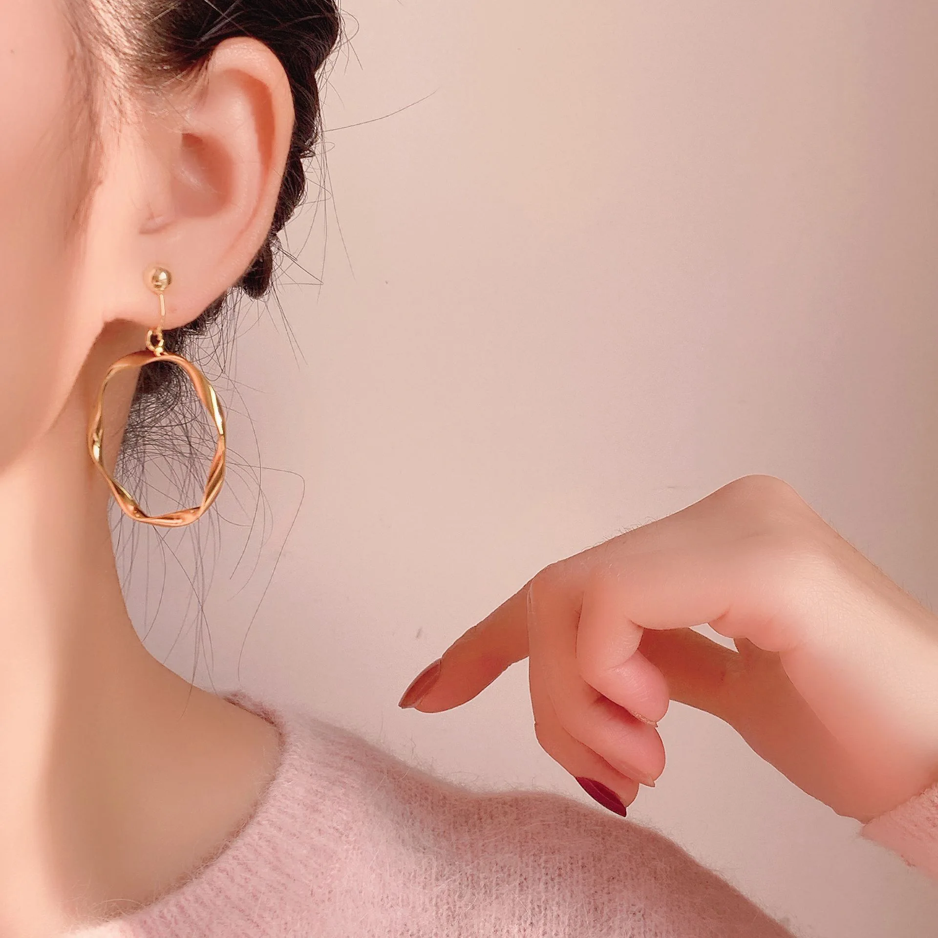 Fashion Simple Big Circle Mosquito Coil Ear Clip Without Pierced Metal Circle Wild Cold Wind Earrings Female Wholesale