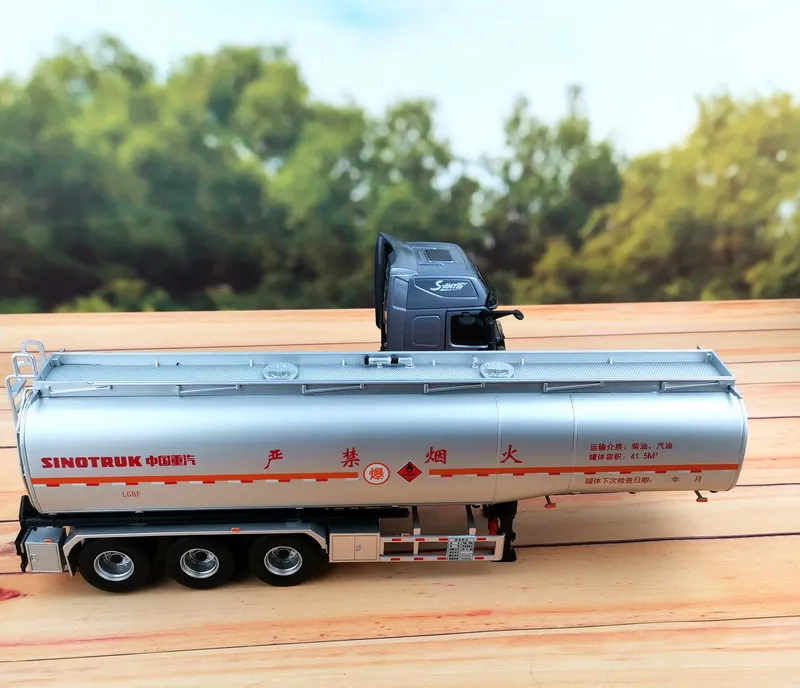 Collectible Alloy Model Gift 1:36 Scale Sinotruk HOWO T7H Container Fuel Tanker Truck Vehicles DieCast Toy Model for Decoration