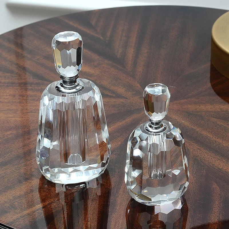 Small Big Crystal Perfume Bottles Clear Art Carved Decor Vintage Style Empty Glass Refillable Fragrance Bottle Home Table Pieces