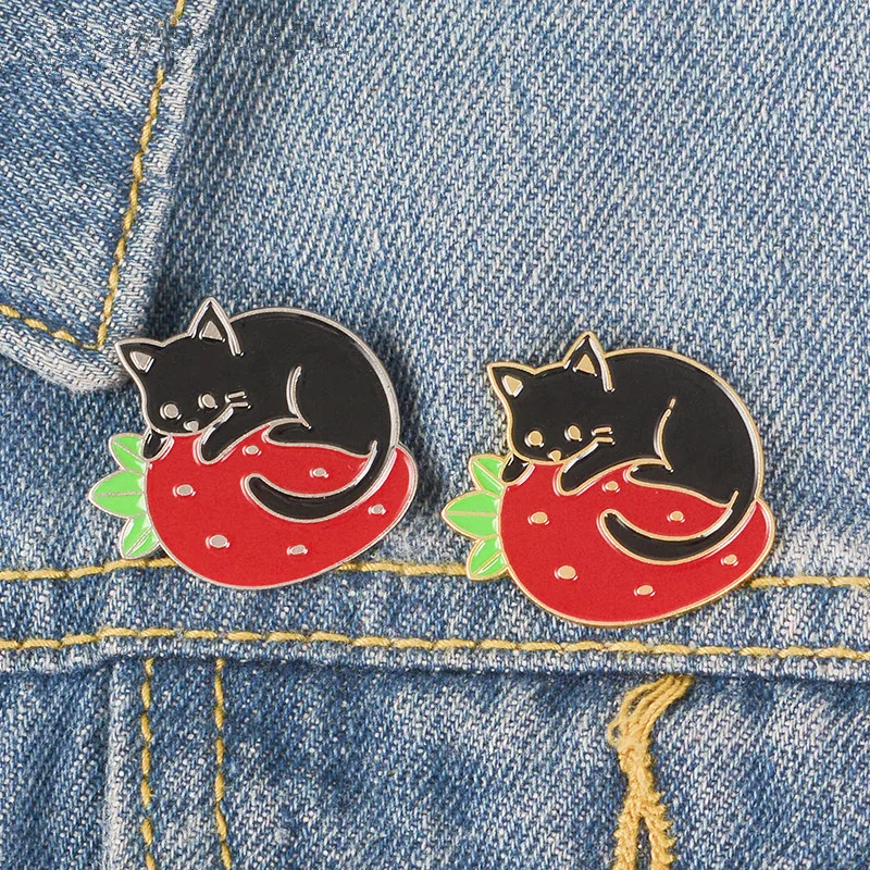 

Fruit Strawberry Cat Enamel Pins Black Cat Brooches Kitty Badges Brooches for Women Cute Kawaii Lapel Pin Jewelry Gift for Women