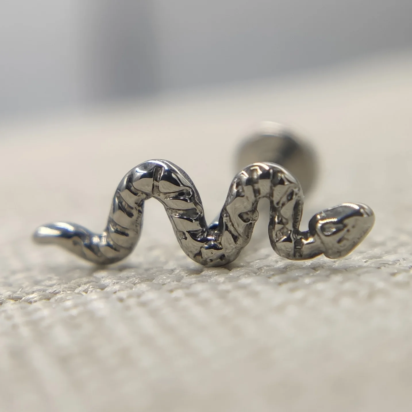 16G ASTM F136 Titanium Snake Labret Top Stud for Lip Tongue Cheek Helix Cartilage Conch Piercing Body Jewelry