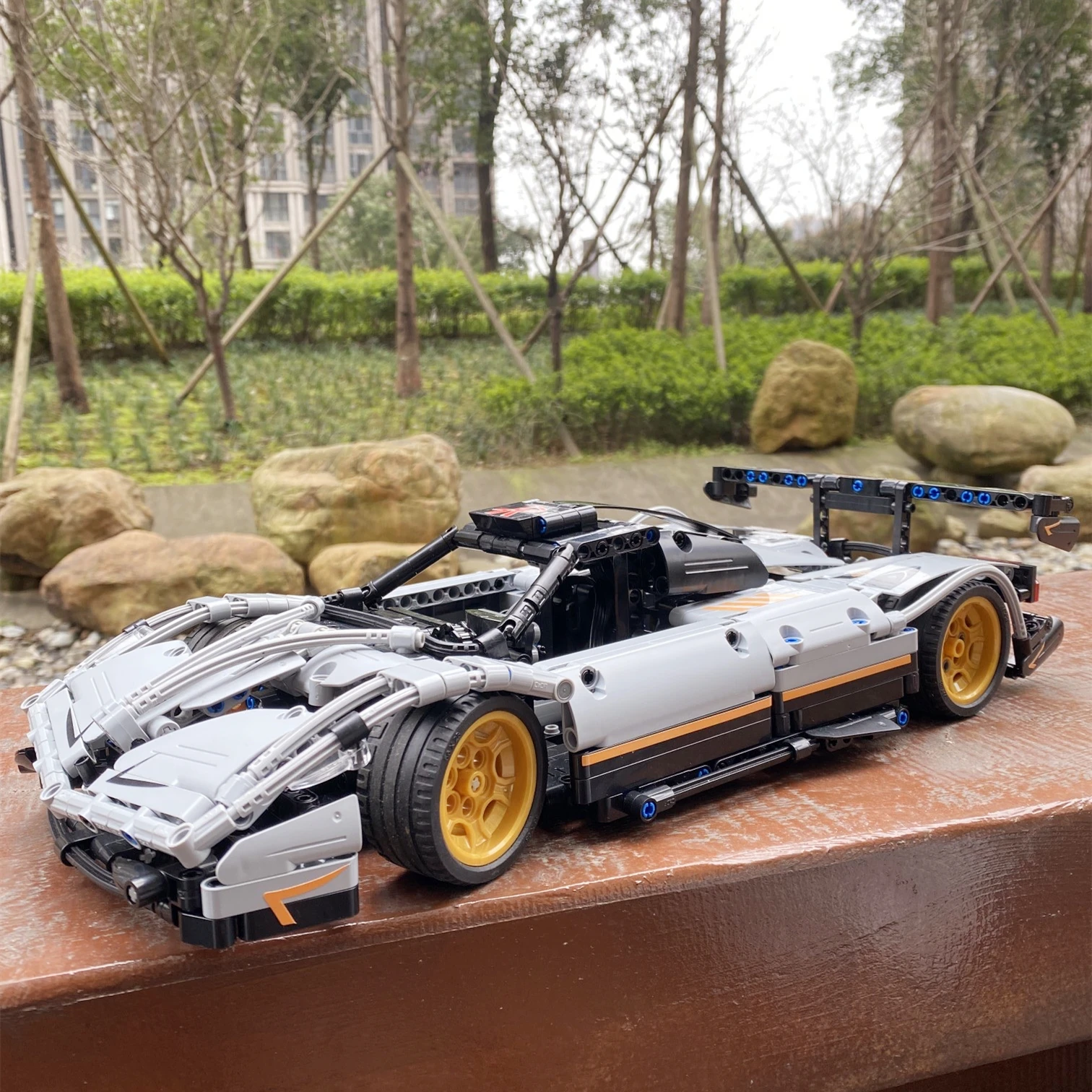 

В наличии, гоночный спортивный автомобиль Pagani Z-Wind с дистанционным управлением, совместимый с технологией MOC, строительные блоки, кирпичи, модель, игрушки, подарки