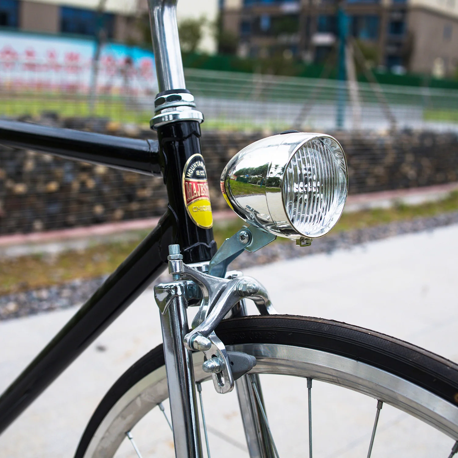 Vintage Bicycle Steel Frame Curved Fork 700C Wheels Single Speed Commuting Bike