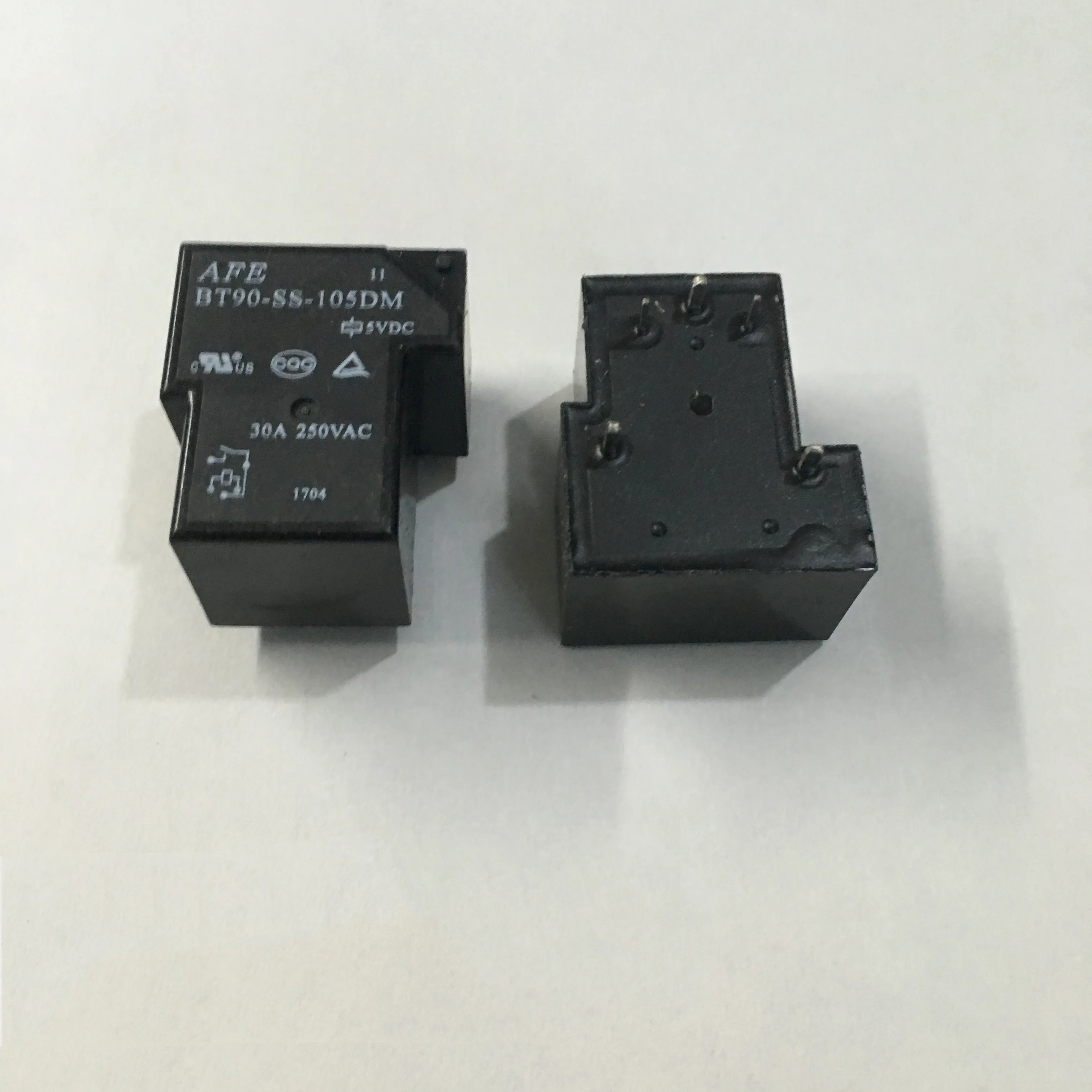 

10PCS/LOT 100%Original New Relay BT90-SS-105DM 5VDC BBT90-SS-112DM 12VDC BT90-SS-124DM 24VDC BT90 SS 112DM 30A 250VAC 4PIN