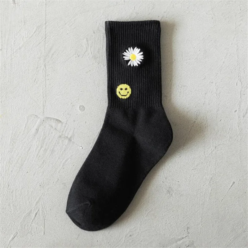 New Ins Winter Fashion Harajuku Hip Hop Socks Unisex Funny Smile Moon Women Happy Skateboard Socks Streetwear Black White Meias