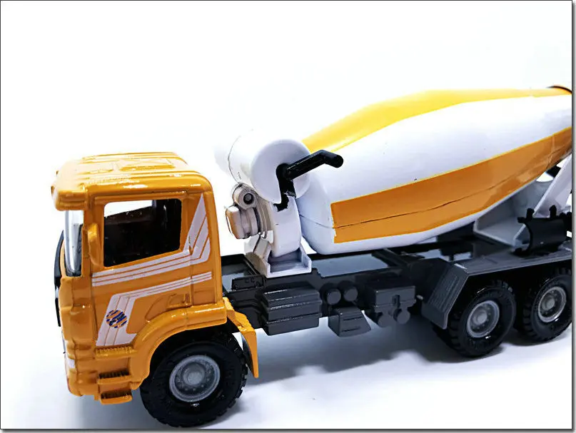 High simulation alloy cement concrete truck model,1:60 mixer truck construction truck toy,sold in original packaging