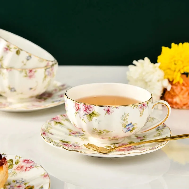 Ldyllic Flowers Tea Set Ceramic Coffee Cup Suit British Style High-Grade Bone China Golden edge Tea Cup And Saucer With A Spoon