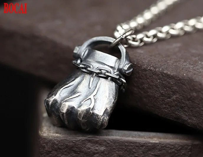 Really s925 sterling silver brave fist, the power is holding the pendant, the trendy Thai silver wild necklace, the fist pendant