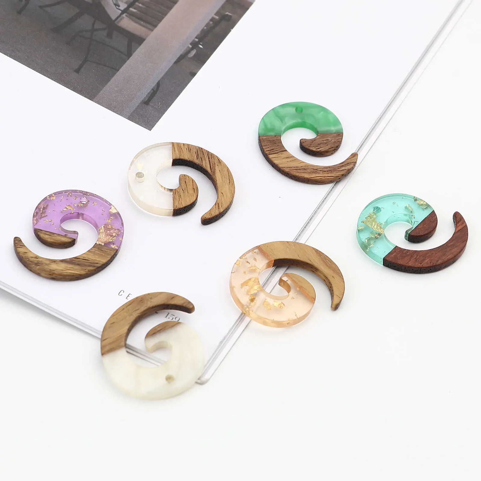 Doreen Box Resin & Wood Charms Pendants Wood Effect Resin Charms Swirl Natural Pendant for DIY Jewelry Making 28mm x 24mm, 3 PCs