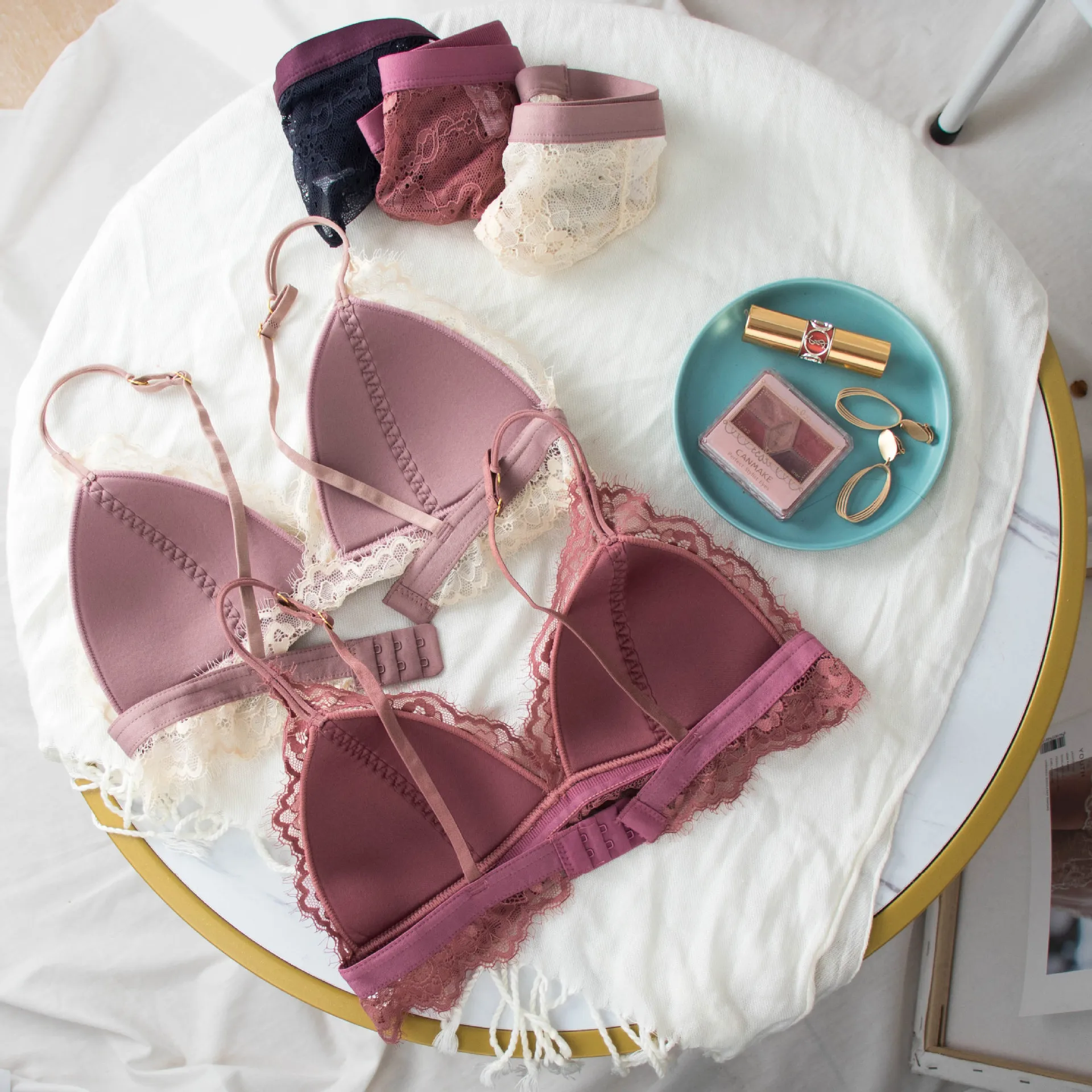 Ultra Thin Sexy Charming Low Cut French Style Triangle Lace Bras Cozy Breathable Seamless Lingerie Wire Free Push Up Brassiere