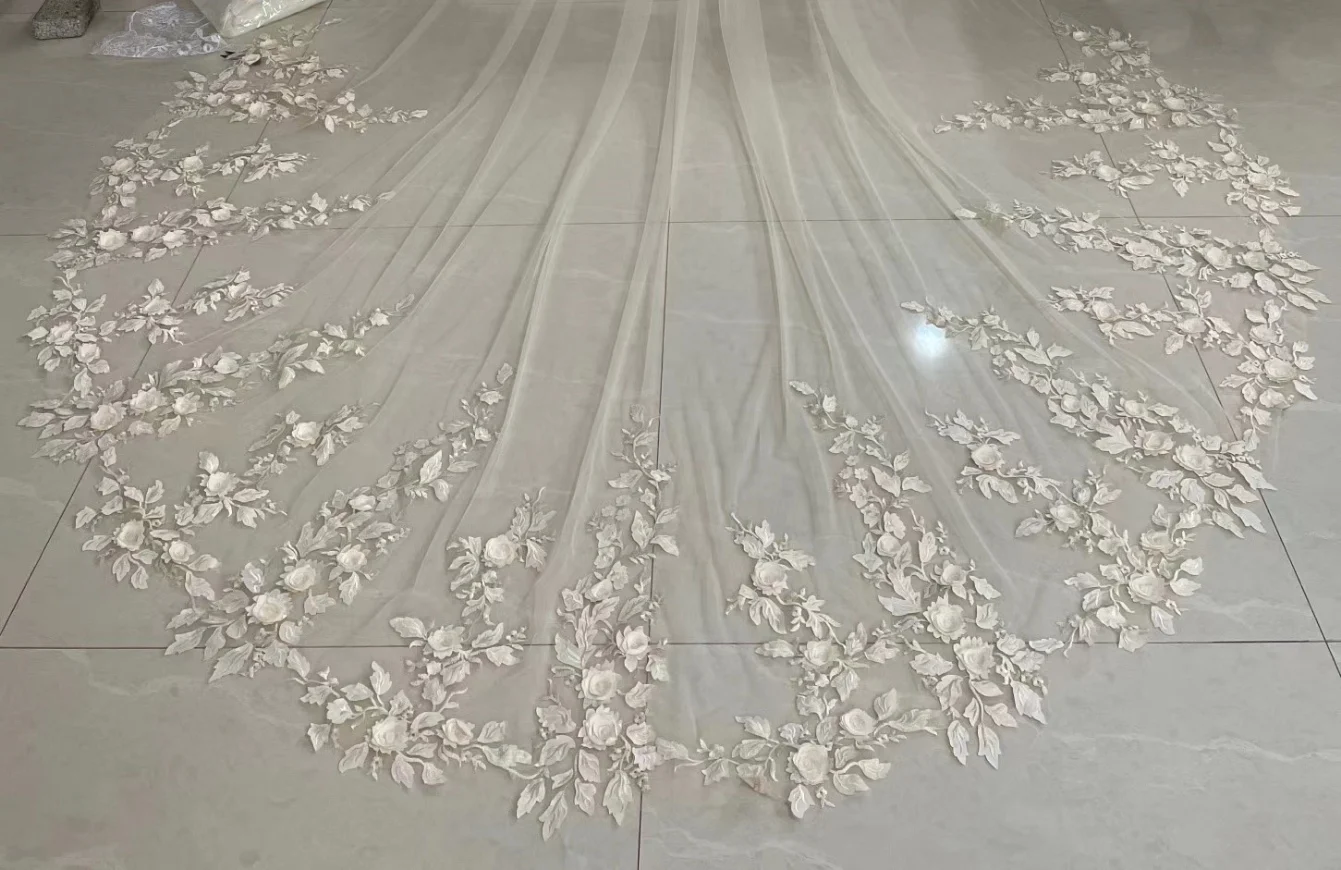 Romantic One Layer 3 Meters Long and 3 Meters Wide Lace Wedding Veil with Appliques Bridal Veils with Comb