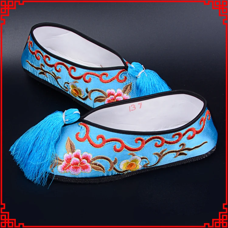 

High quality Peking Opera Chuan Yue Operas Colored Shoes Huadan Embroidered Plain Colored Shoes Rubber Bottom Stage Shoes