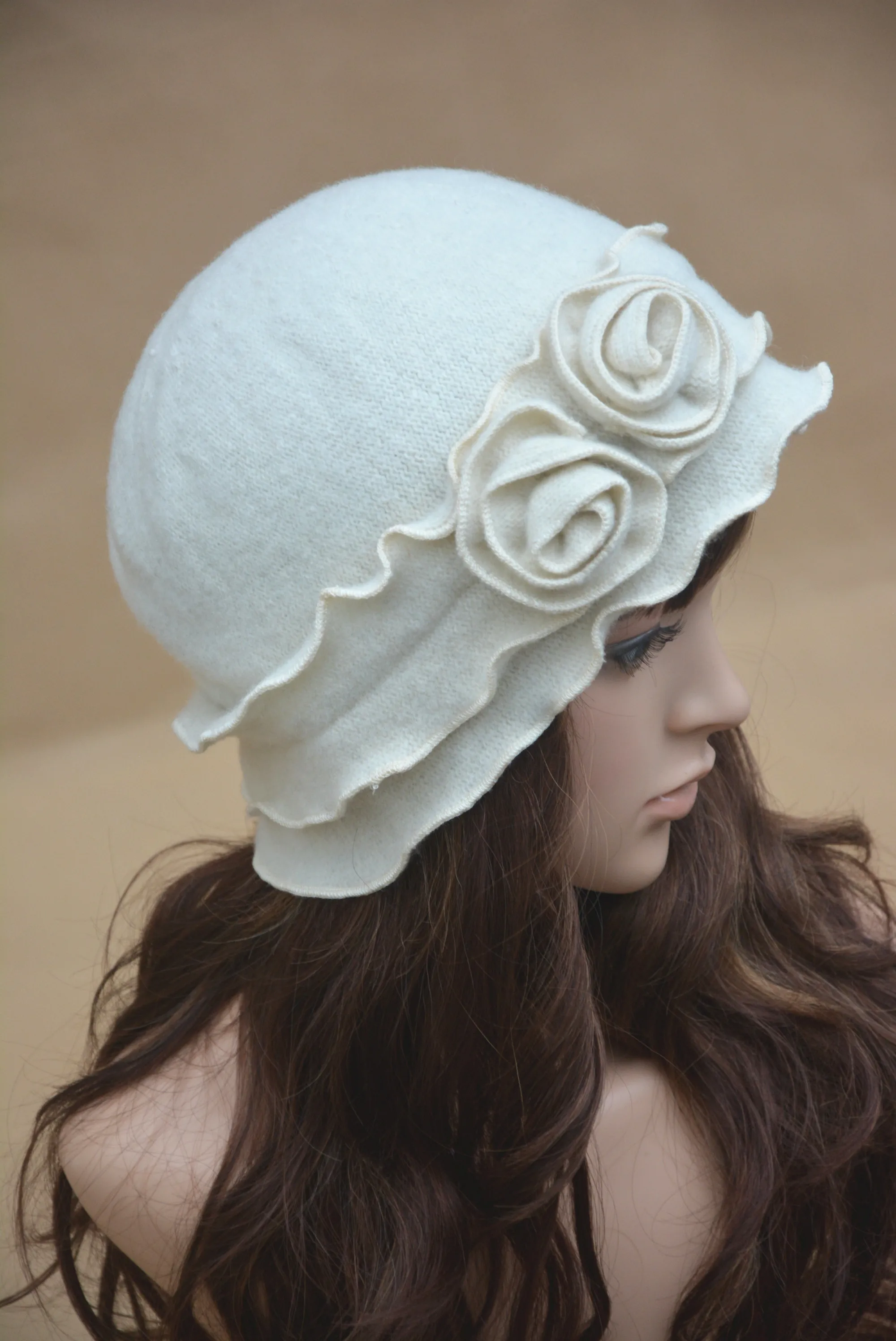 Lawliet Wintermütze, Damen-Beret, 1920er-Jahre, GATSBY-Stil, einfarbig, mit zwei Blumen, Wollmütze für Damen, Damen-Haube, gehäkelte Mütze, A285. – Detail 6
