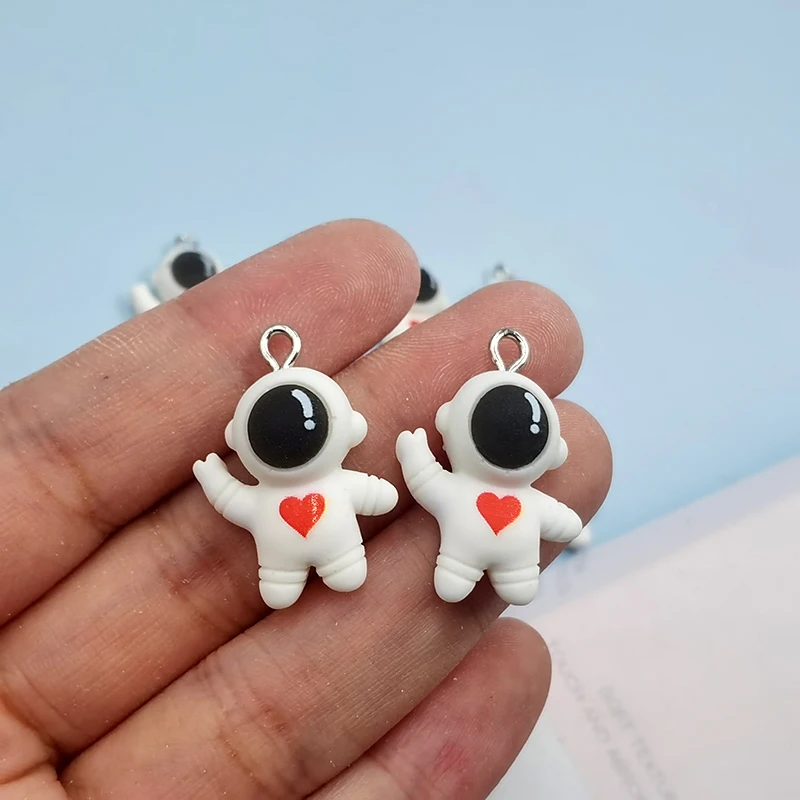 10ps Lovely Heart Spaceman Astronaut Charms For Jewelry Making DIY Earrings Bracelets Handmade Cute Floating Pendants Craft C672