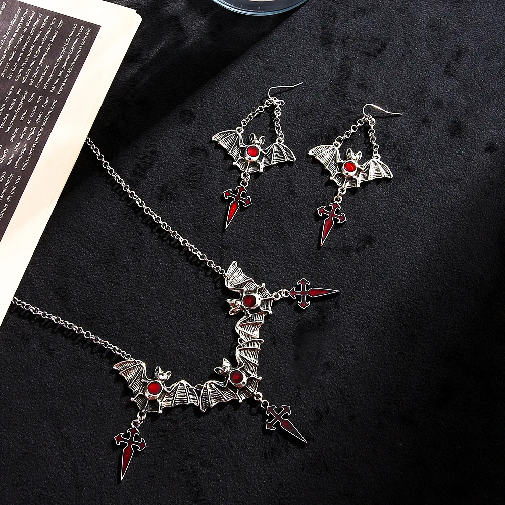 Gothic Vampire Bat Necklace with Bloody Red Crystals Fashion Punk Vintage Metal Pendant Jewelry For Women Gift