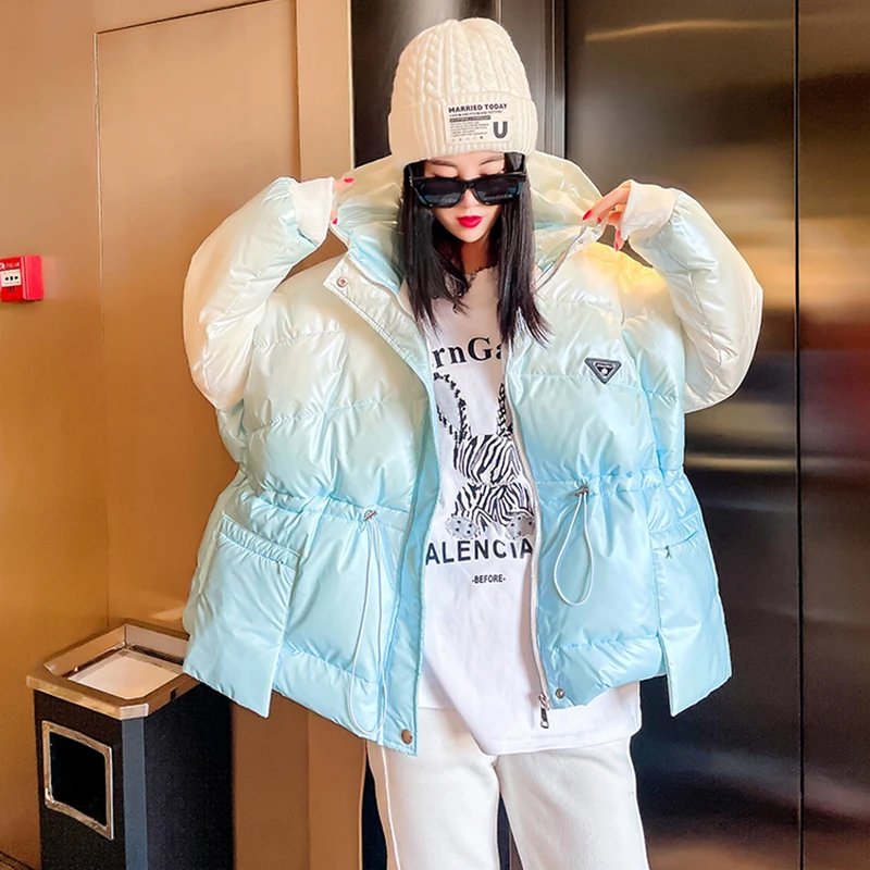 Chaqueta de invierno 2024, chaquetas con capucha brillantes a la moda para mujer, Parkas gruesas y cálidas, abrigo de algodón holgado de talla grande con Color degradado para mujer