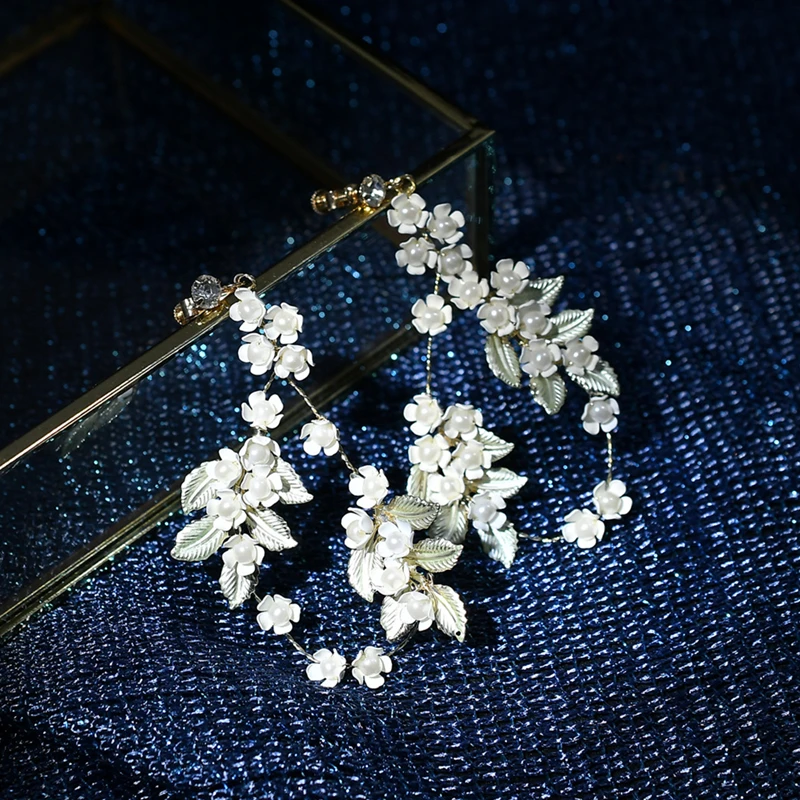 Pequeña Flor Blanca para mujer, corona de pelo nupcial, perlas de vid, joyería con cable a mano, Tiara para el cabello para boda y graduación, accesorios para la diadema