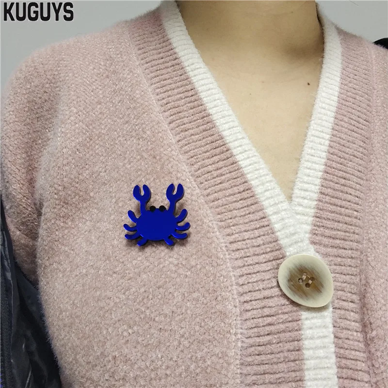 KUGUYS Cute Blue Red Mirror Acrylic Crab Brooches for Women Jewelry Romantic Accessories