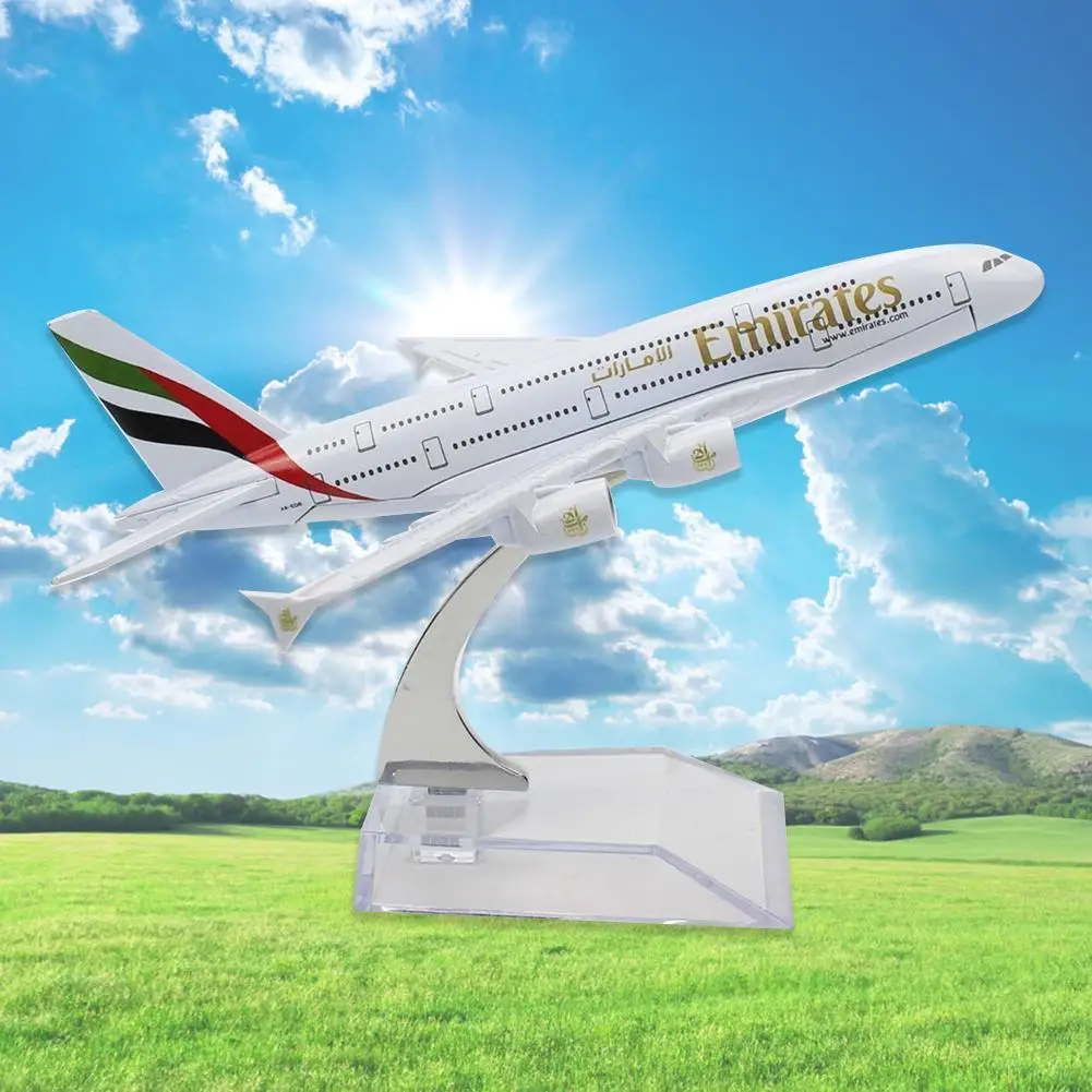 Simulation Scale Uae United Arab Airplane Model Bracket Airline A380 Transparent Aircraft Toys With + Alloy Light Presents V5i4