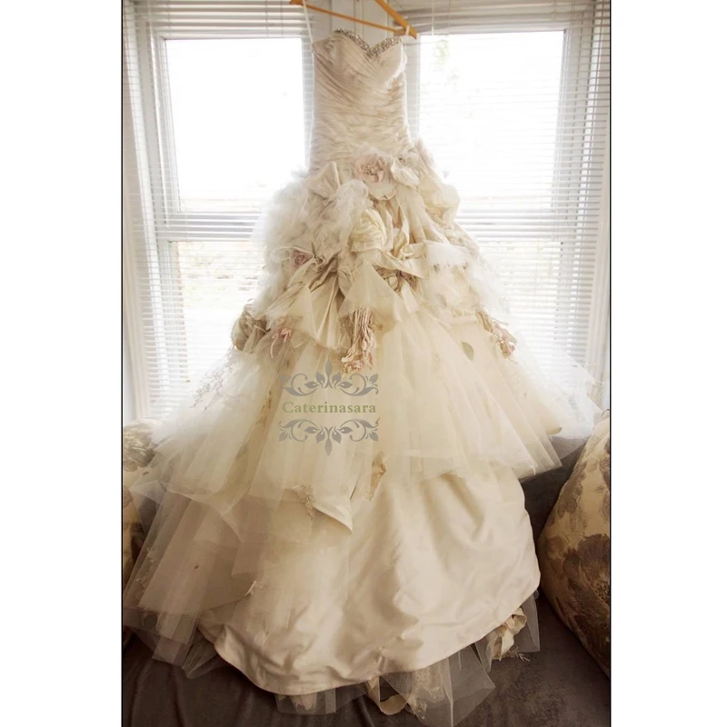 VINTAGE บอลชุดเจ้าหญิงชุดแต่งงาน Sweetheart ลูกปัด Ruffled ยาวชุดเจ้าสาวยาวรถไฟ Tulle vestido de noiva