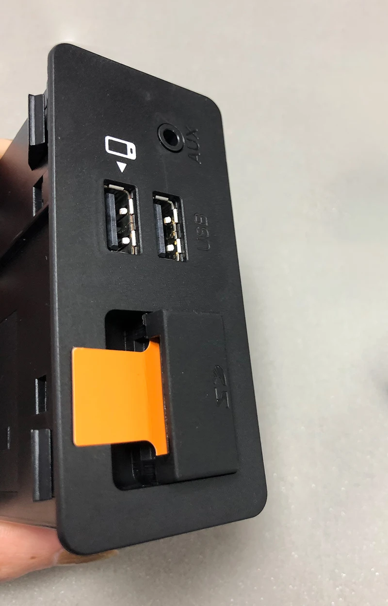 CarPlay and Android Auto USB Media Hub Retrofit Kit for Mazda, Support Mazda 3/6/CX5/CX3/CX9-TK78 66 9U0C K1414 C922 V6 605A
