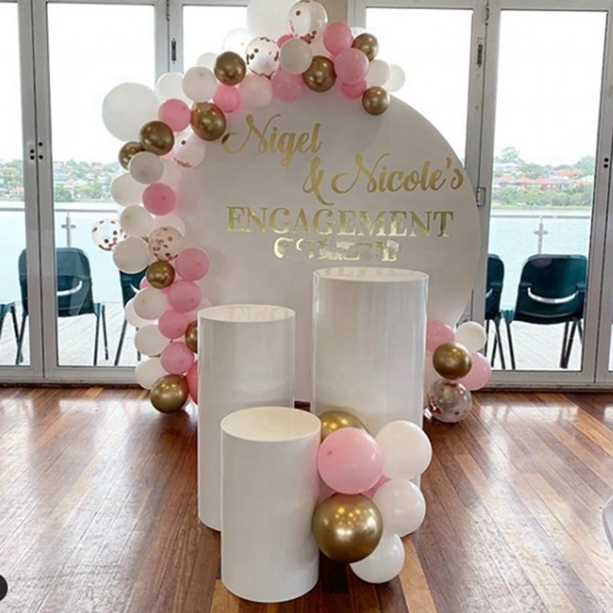 

3pcs/set)Customized Clear Acrylic white metal Cake Stand Walkway Stand Aisle Columns Wedding Decoration Pillars AB0323