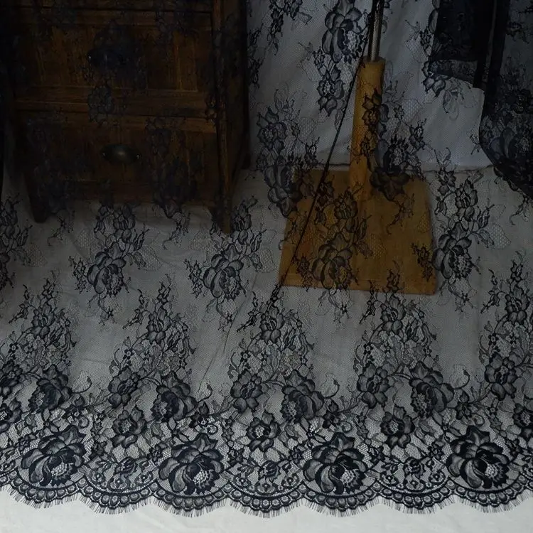 Florals Wedding Dress Lace Fabric Chantilly Lace Width(height) 150cm Length 300cm per Piece