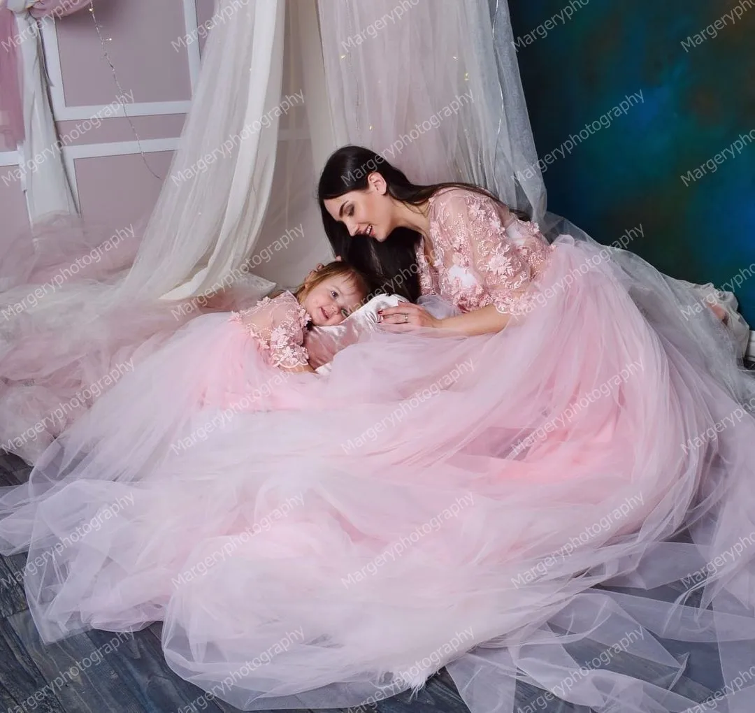 Pretty Pink Tulle Flowers Mother And Daughter Dress Sexy See Thru V Neck 3D Floral Mom And Girl Party Gowns To Photo Shoot Plus