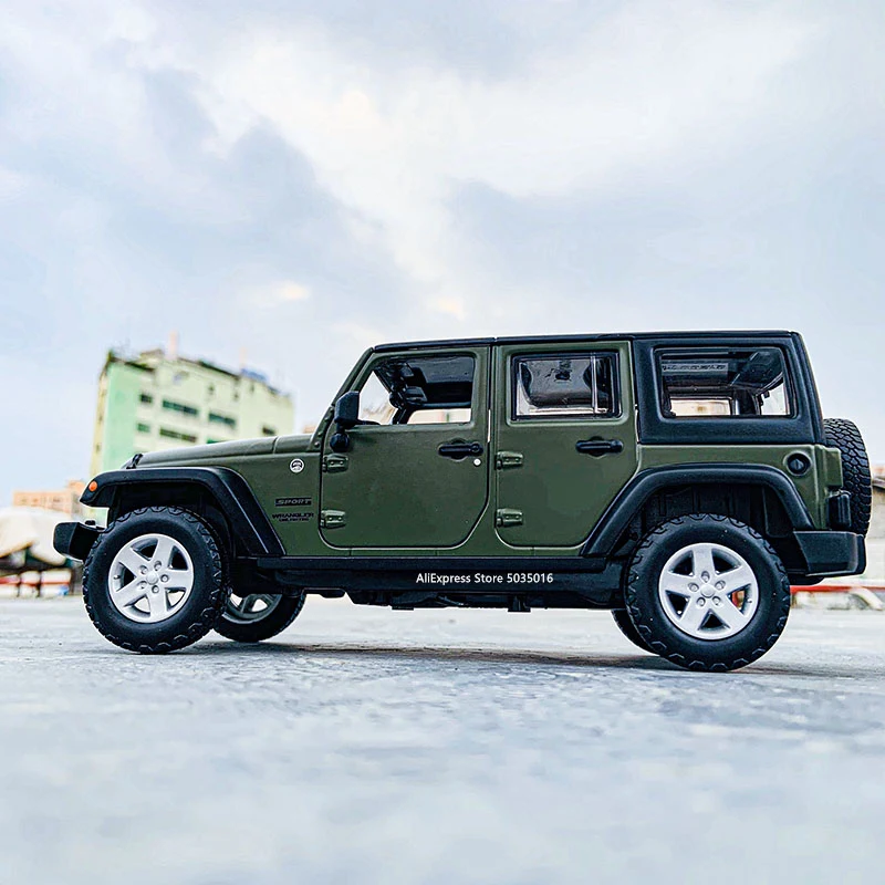 Maisto 1:24 2015 JEEP WRANGLER UNLIMITED manufacturer authorized simulation alloy car model crafts decoration collection toy