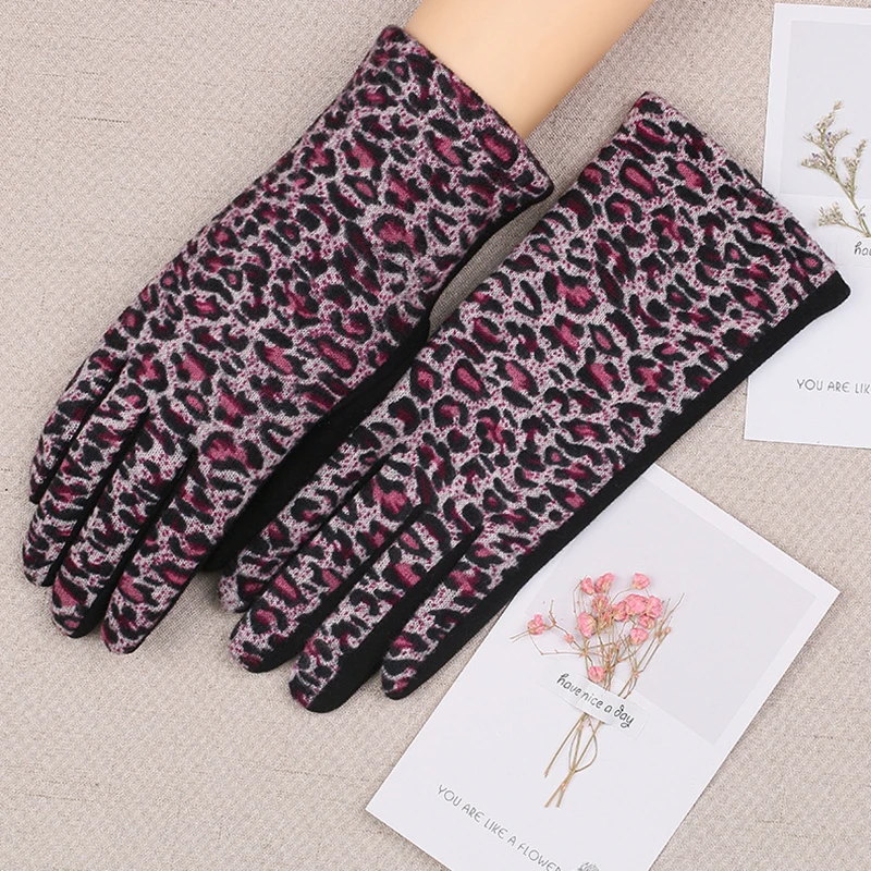 Women Winter Warm Plush Inside Full Finger Leopard Cycling Mitten Female Cashmere Wool Knit Touch Screen Driving Glove K11